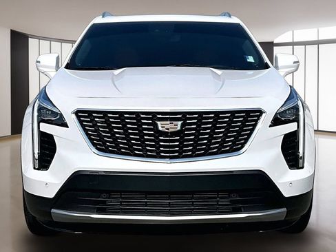Used 2023 Cadillac XT4 Premium Luxury w/ Technology Package FWD image 3