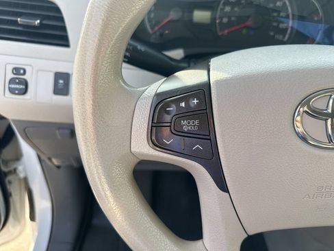 Used 2013 Toyota Sienna LE FWD image 12
