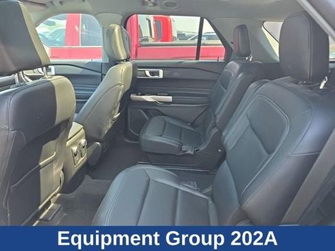 Used 2022 Ford Explorer XLT w/ Equipment Group 202A AWD/4WD image 11