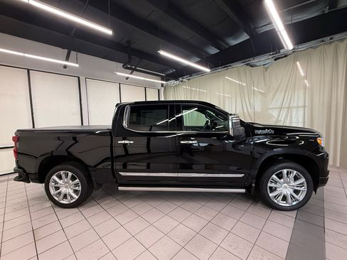 Certified 2025 Chevrolet Silverado 1500 High Country w/ High Country Premium Package AWD/4WD image 3