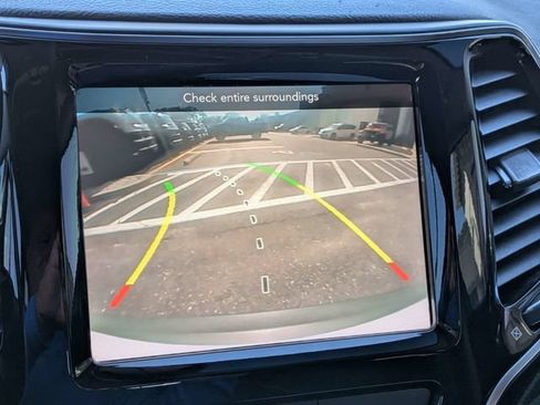 Used 2020 Jeep Cherokee Limited FWD image 19
