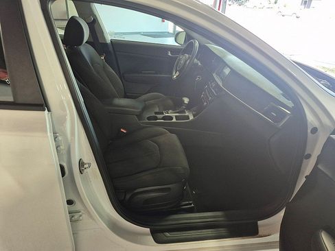 Used 2018 Kia Optima LX FWD image 12