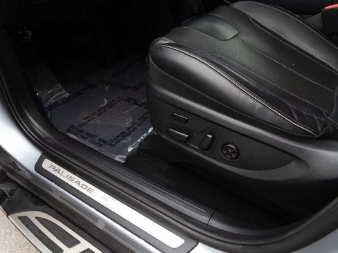 Used 2020 Hyundai Palisade Limited image 12