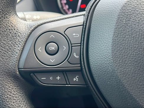 Certified 2025 Toyota RAV4 LE FWD image 21