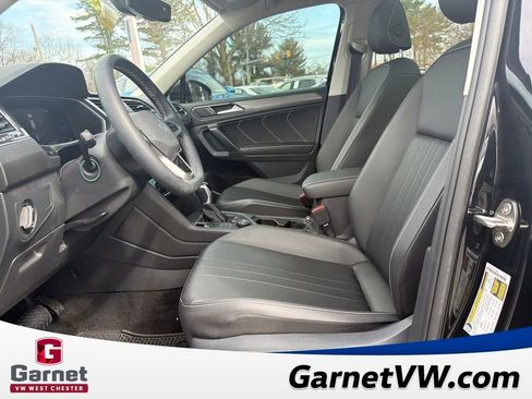 Used 2023 Volkswagen Tiguan SE w/ Panoramic Sunroof Package image 10
