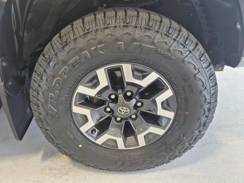 Used 2021 Toyota Tacoma TRD Off-Road w/ TRD Premium Off Road Package AWD/4WD image 38