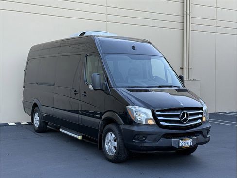 Used 2014 Mercedes-Benz Sprinter 2500 image 1