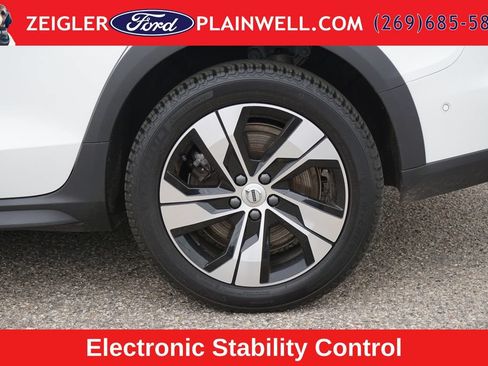 Used 2024 Volvo V60 B5 Cross Country Plus AWD/4WD image 9