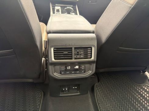 Used 2024 Volkswagen Atlas SEL AWD/4WD image 23