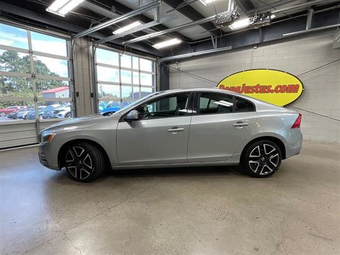Used 2017 Volvo S60 T5 Dynamic AWD/4WD image 2