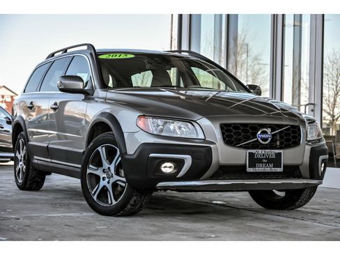 Used 2015 Volvo XC70 T6 Premier Plus image 1