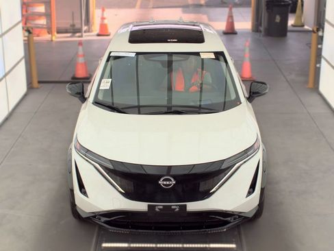 Used 2024 Nissan Ariya AWD image 2