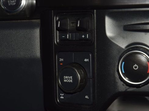 Used 2024 Ford F350 Lariat w/ Lariat Ultimate Package AWD/4WD image 32