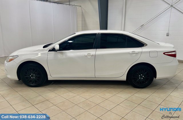 Used 2017 Toyota Camry LE FWD image 2