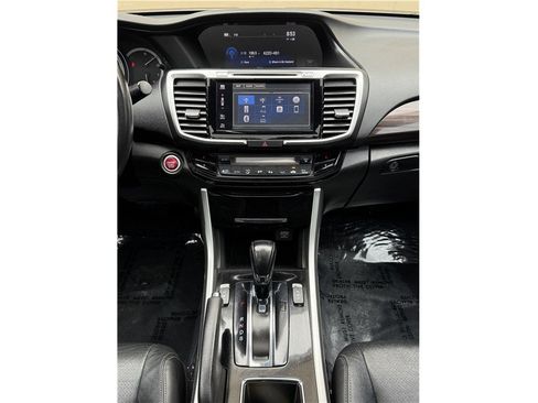 Used 2016 Honda Accord Touring image 11
