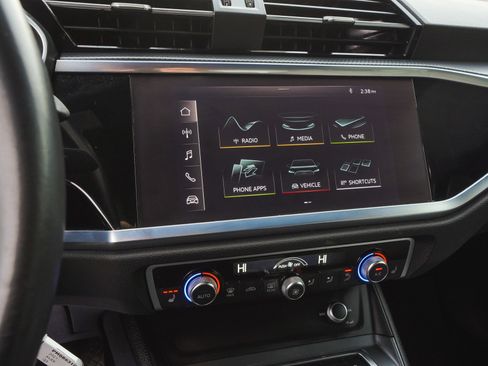 Used 2021 Audi Q3 2.0T Premium w/ Black Optic Sport Package image 25