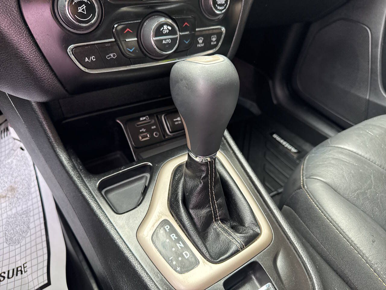Used 2018 Jeep Cherokee Limited FWD image 19