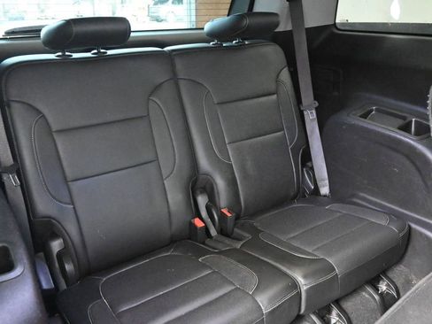 Used 2020 GMC Acadia SLT w/ Driver Alert Package II image 18