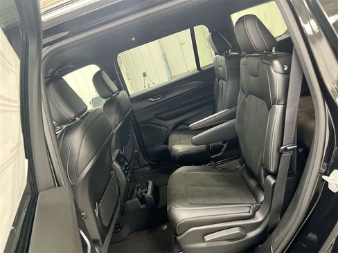 New 2025 Jeep Grand Cherokee L Laredo image 22