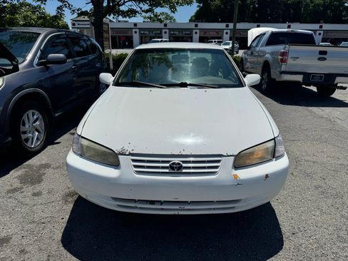 Used 1999 Toyota Camry XLE FWD image 3