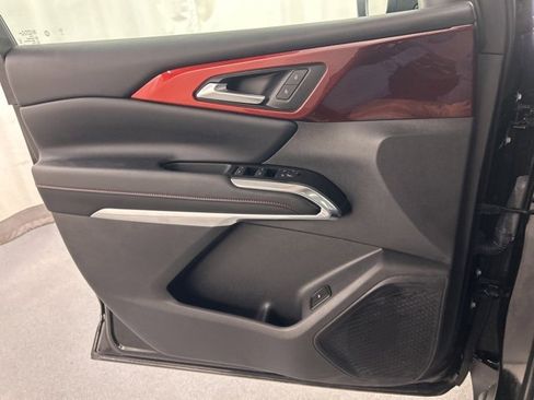 Used 2024 Chevrolet Traverse Z71 image 27