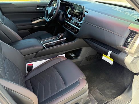 New 2025 Nissan Pathfinder Platinum w/ Cargo Package image 23
