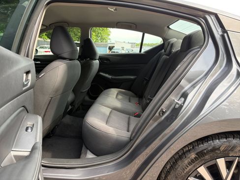 Used 2025 Nissan Altima 2.5 SV FWD image 25
