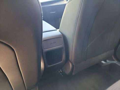 Used 2025 Chevrolet Trax LT FWD image 13
