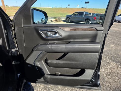 Used 2021 Chevrolet Suburban Z71 AWD/4WD image 17