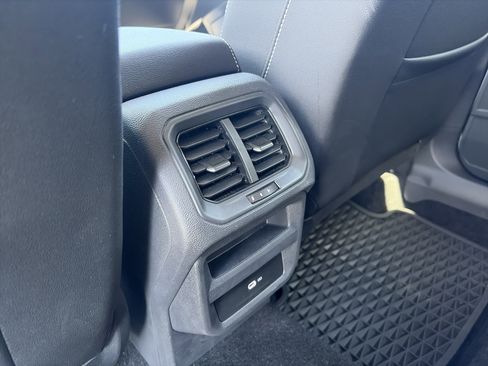 Used 2024 Volkswagen Taos SE image 25