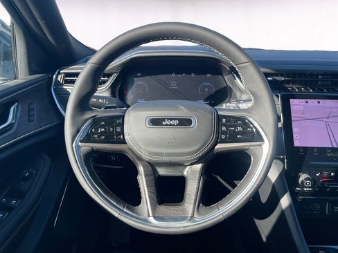 New 2025 Jeep Grand Cherokee Overland AWD/4WD image 12