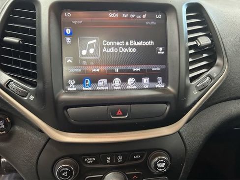 Used 2015 Jeep Cherokee Latitude w/ Comfort/Convenience Group AWD/4WD image 2