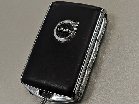 Used 2021 Volvo S60 T5 R-Design image 40