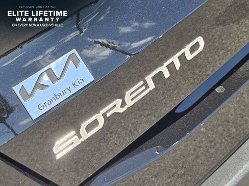 Certified 2025 Kia Sorento EX w/ Panoramic Sunroof Package AWD/4WD image 8
