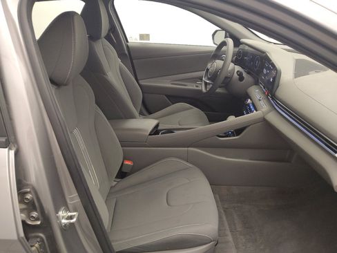 Used 2024 Hyundai Elantra Blue FWD image 21