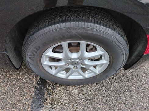 Used 2022 Chrysler Pacifica Touring-L image 10