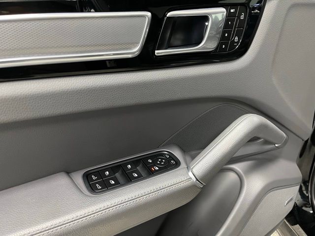 Used 2022 Porsche Cayenne Platinum Edition AWD/4WD image 42