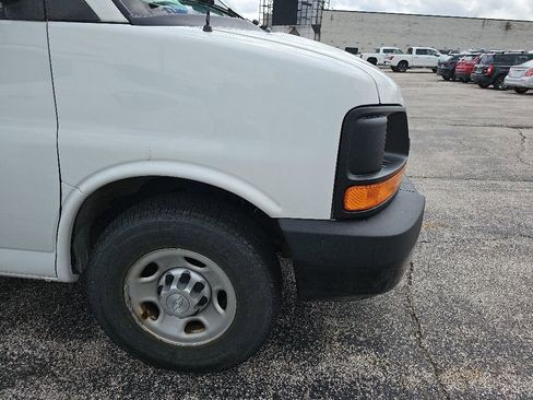 Used 2016 Chevrolet Express 2500 RWD image 14