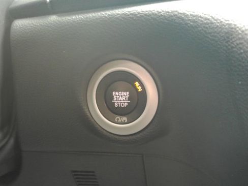 Used 2025 Chrysler Pacifica Select FWD image 45
