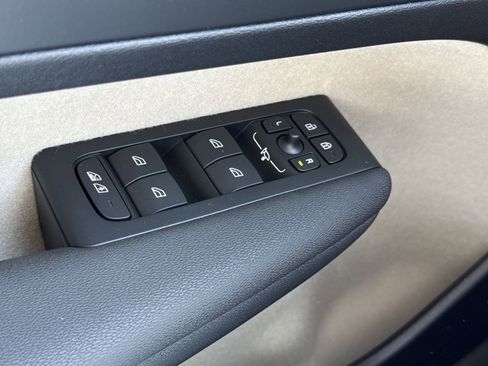 New 2026 Volvo XC40 B5 Ultra w/ Protection Package Premier image 17