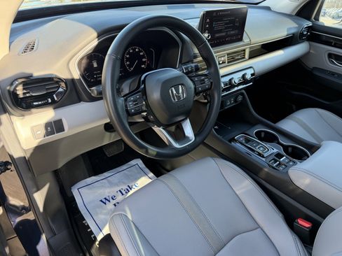 Used 2025 Honda Pilot Touring image 13