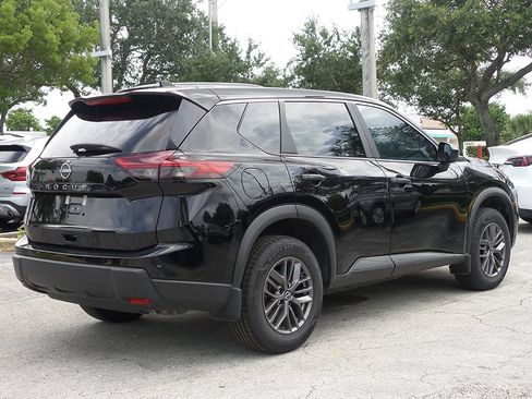 Used 2024 Nissan Rogue S FWD image 7