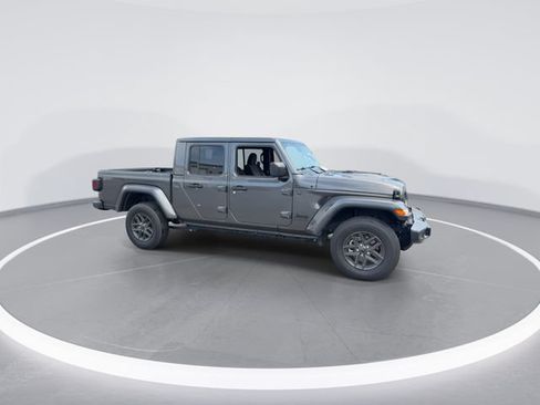 Certified 2025 Jeep Gladiator Sport AWD/4WD image 2