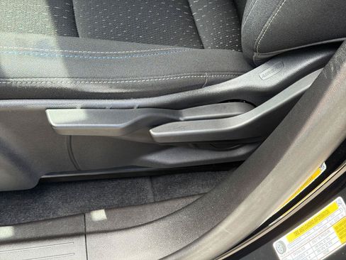 Used 2025 Chevrolet Equinox EV LT FWD image 32