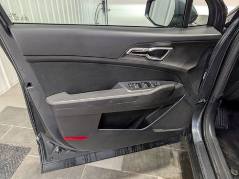 Used 2025 Kia Sportage LX image 11