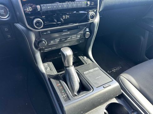 Used 2022 Lexus GX 460 Premium w/ Accessory Package image 23