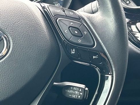 Used 2020 Toyota C-HR XLE FWD image 54