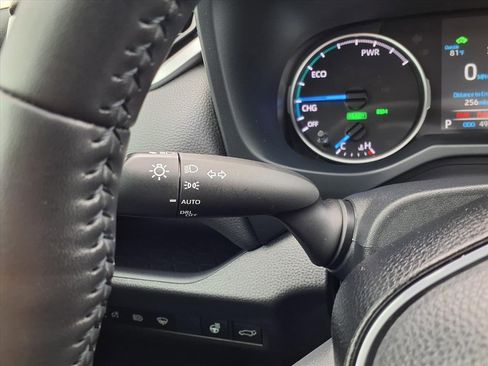 Used 2022 Toyota RAV4 SE image 18