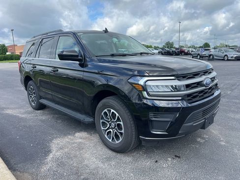 Used 2024 Ford Expedition XLT AWD/4WD image 2