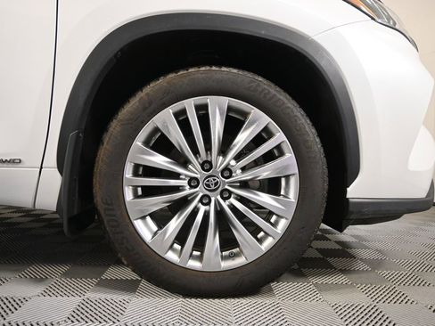Used 2025 Toyota Highlander Platinum AWD/4WD image 11